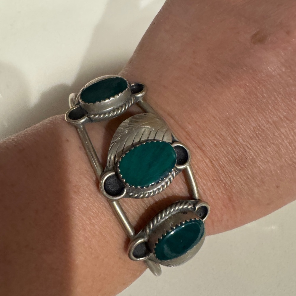 Vintage southwestern sterling Silver Bracelet with malachite stones